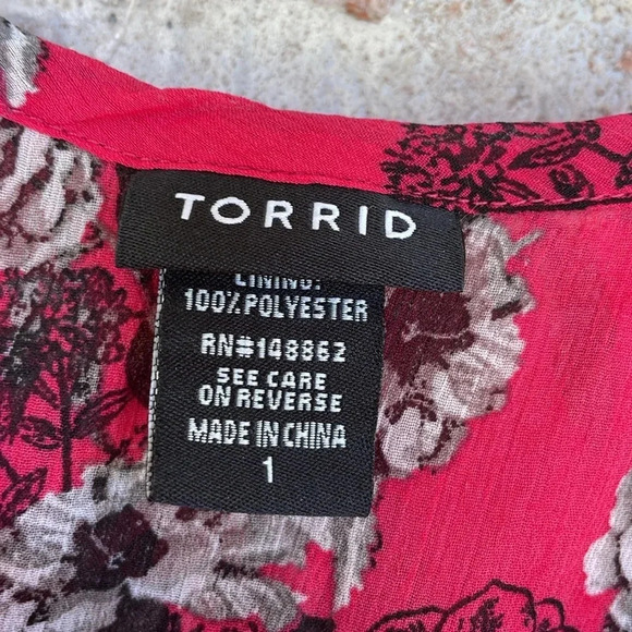Torrid Pink Floral Flutter Sleeve Tiered Blouse - Picture 3 of 12